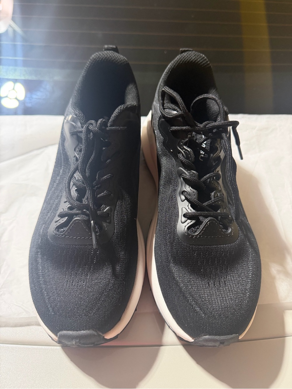“New” Khombu Athletic Shoes size6